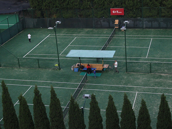 維也納人造草坪網球場建設